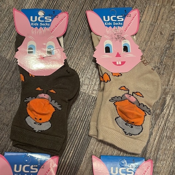 4 kid’s socks - Picture 2 of 7